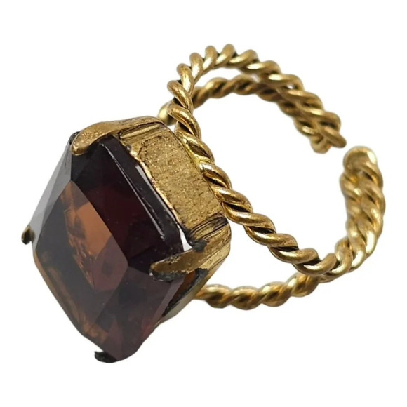 Western Germany Large Topaz Glass Rhinestone Ring Twisted Gold Tone Metal Size 7 - Picture 5 of 9